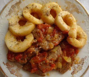govyadina tushenaya s pomidorami i yablokami m