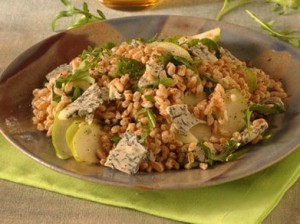 Салат из полбы и груш