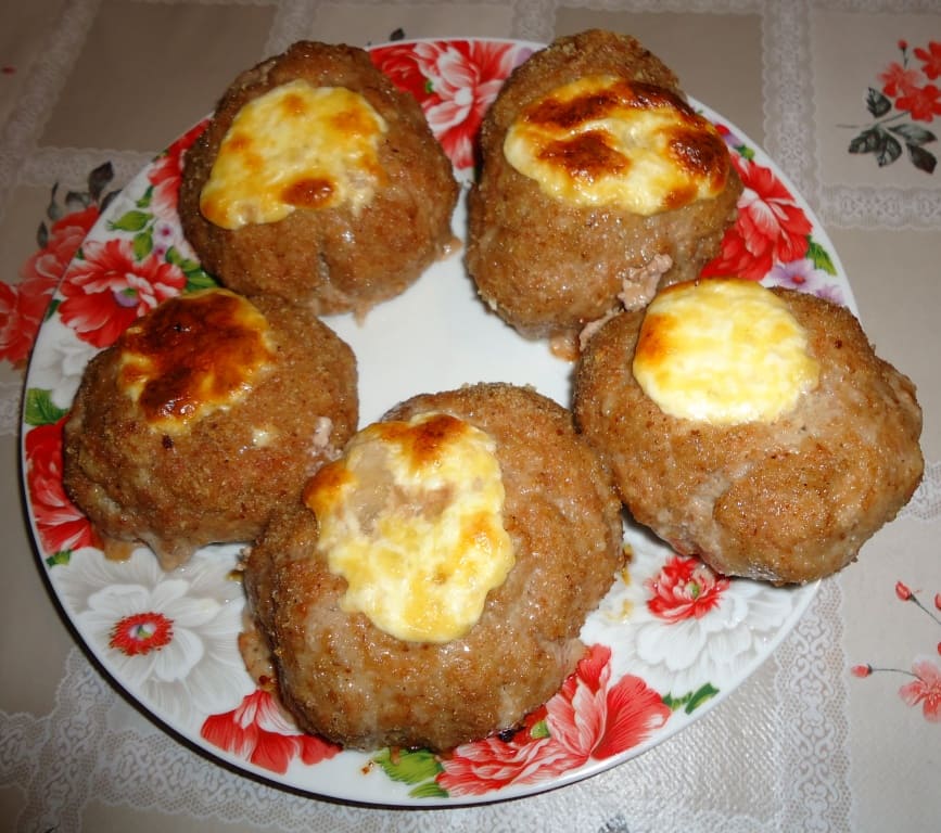 Гнёзда из мясного фарша