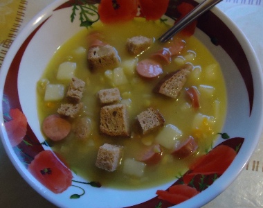 Гороховый суп с копчеными колбасками 