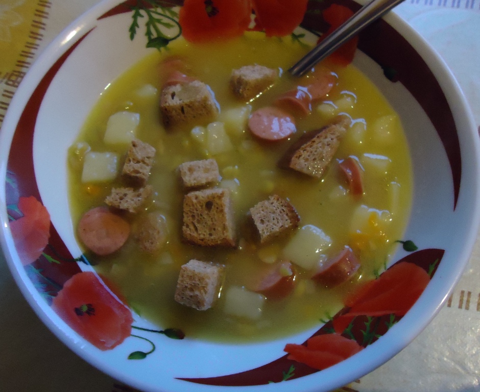 Гороховый суп с копчеными колбасками 