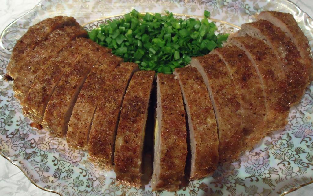 Мясной рулет из фарша