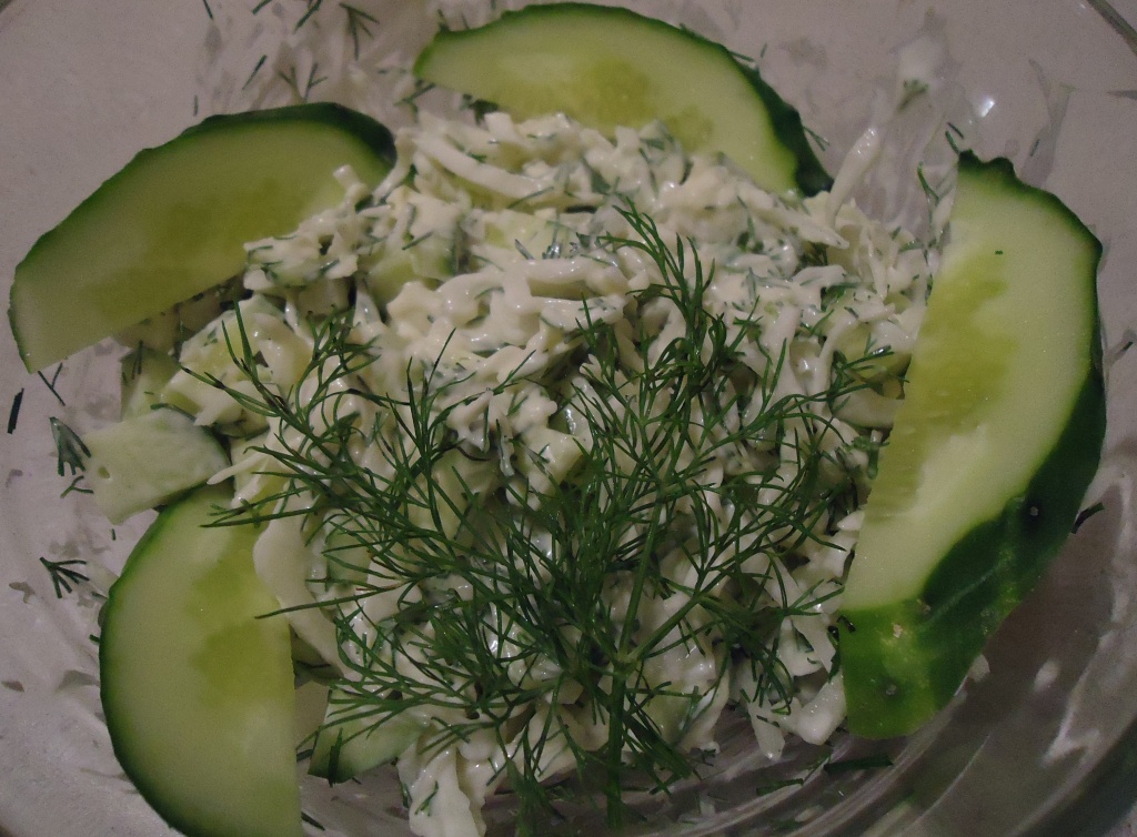 Салат из капусты с огурцами