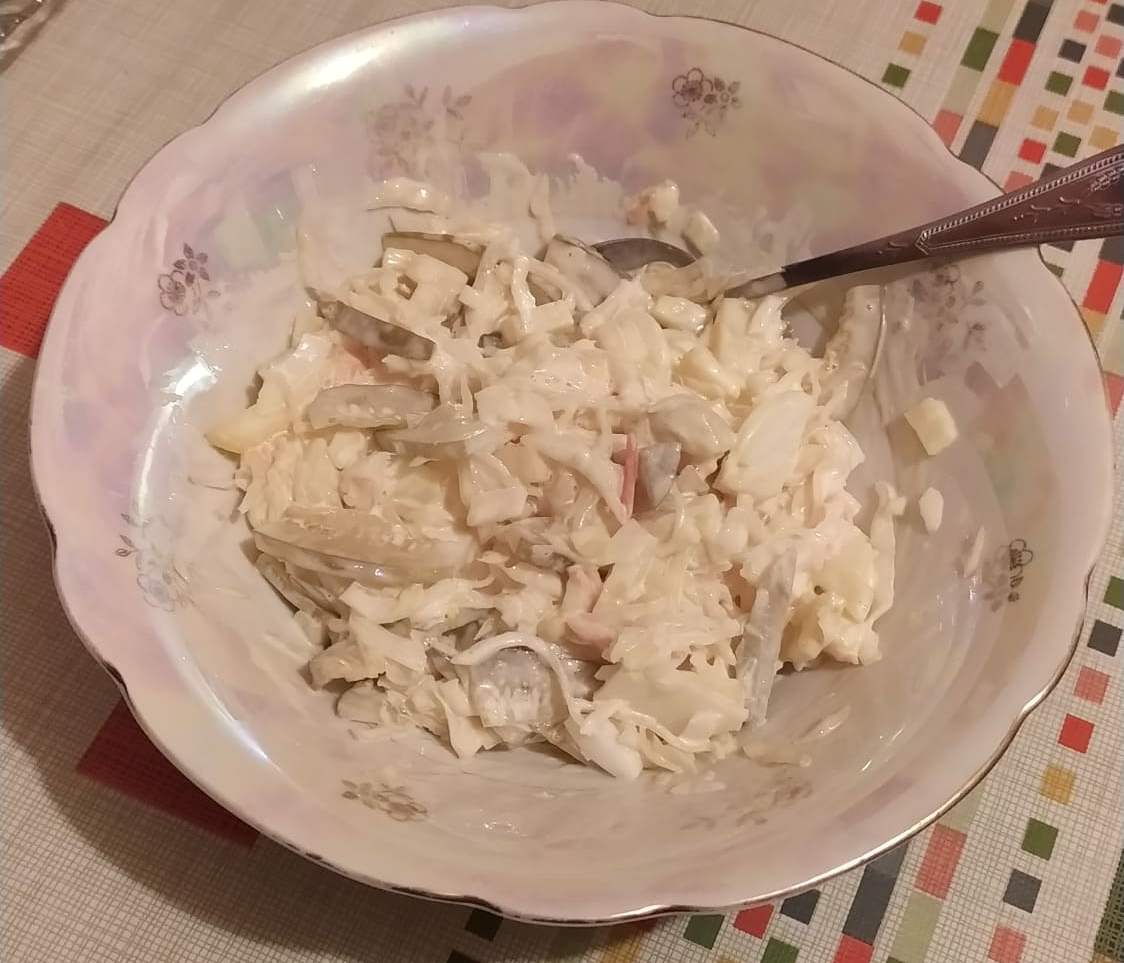 Салат с квашеной капустой