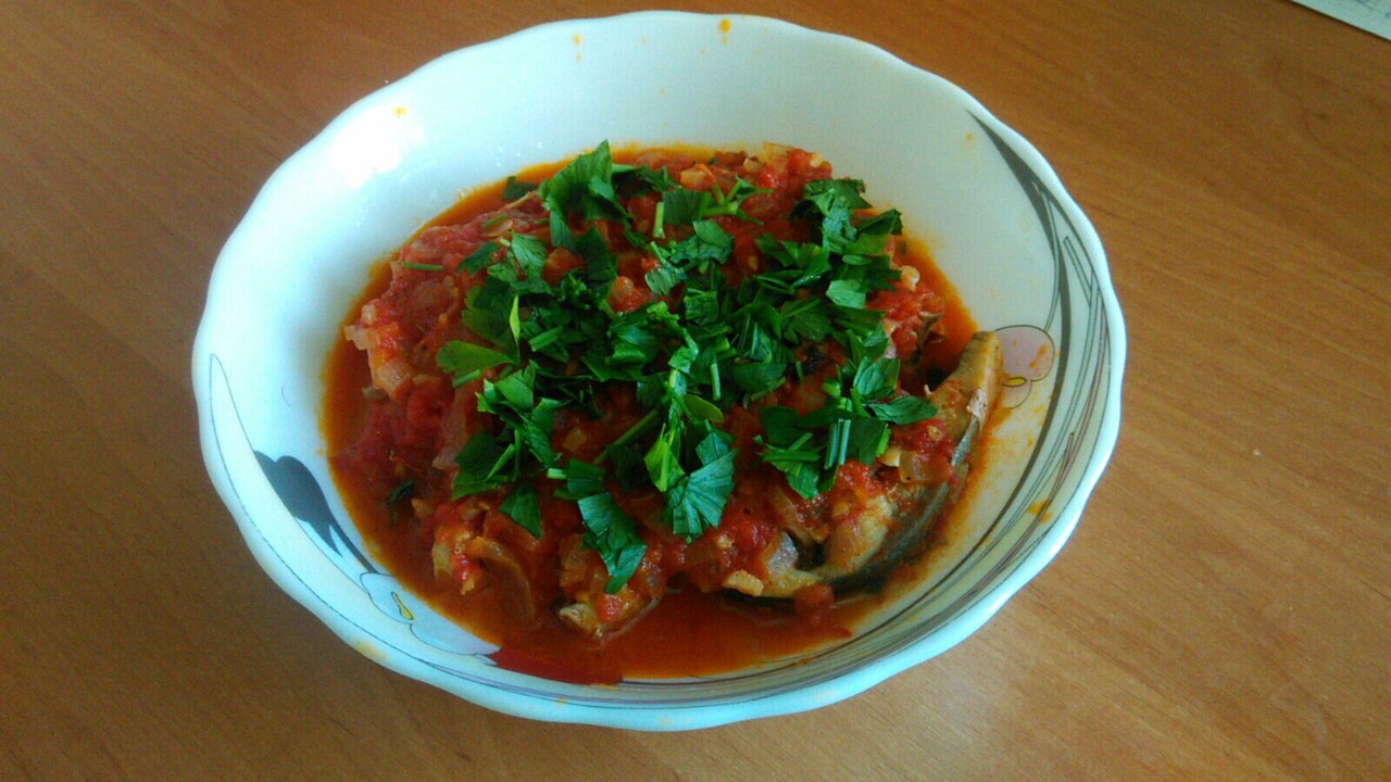 Тунец в томатном соусе